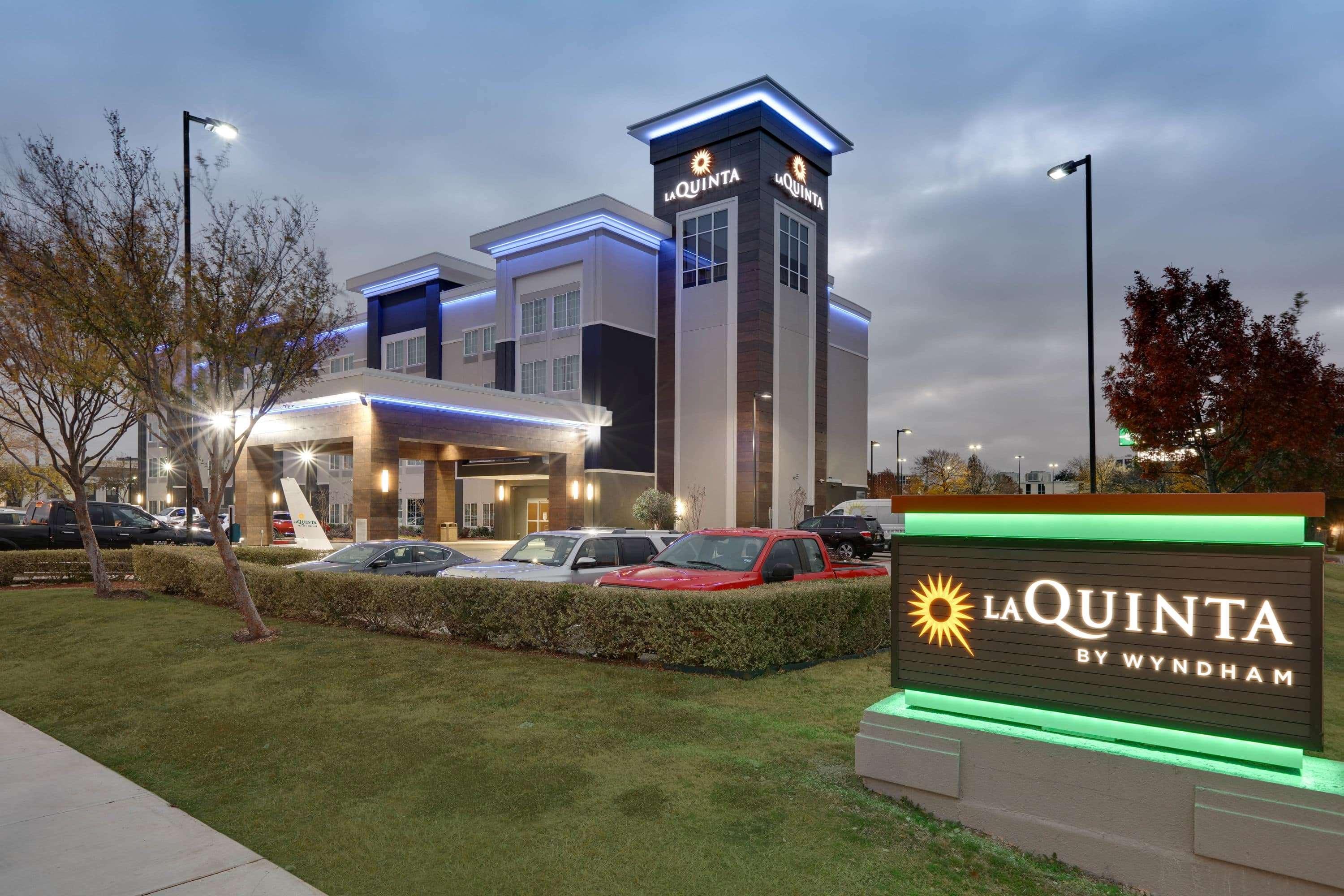 La Quinta By Wyndham Dallas Love Field Exterior foto